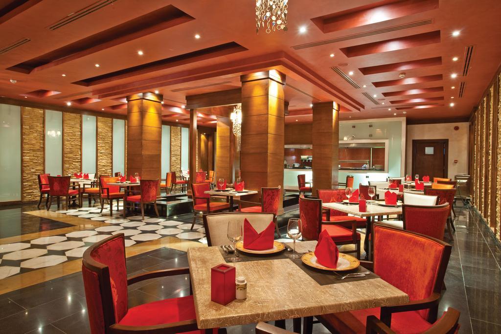 Sunrise Arabian Beach Resort Sharm el-Sheikh Exterior photo The restaurant at the hotel