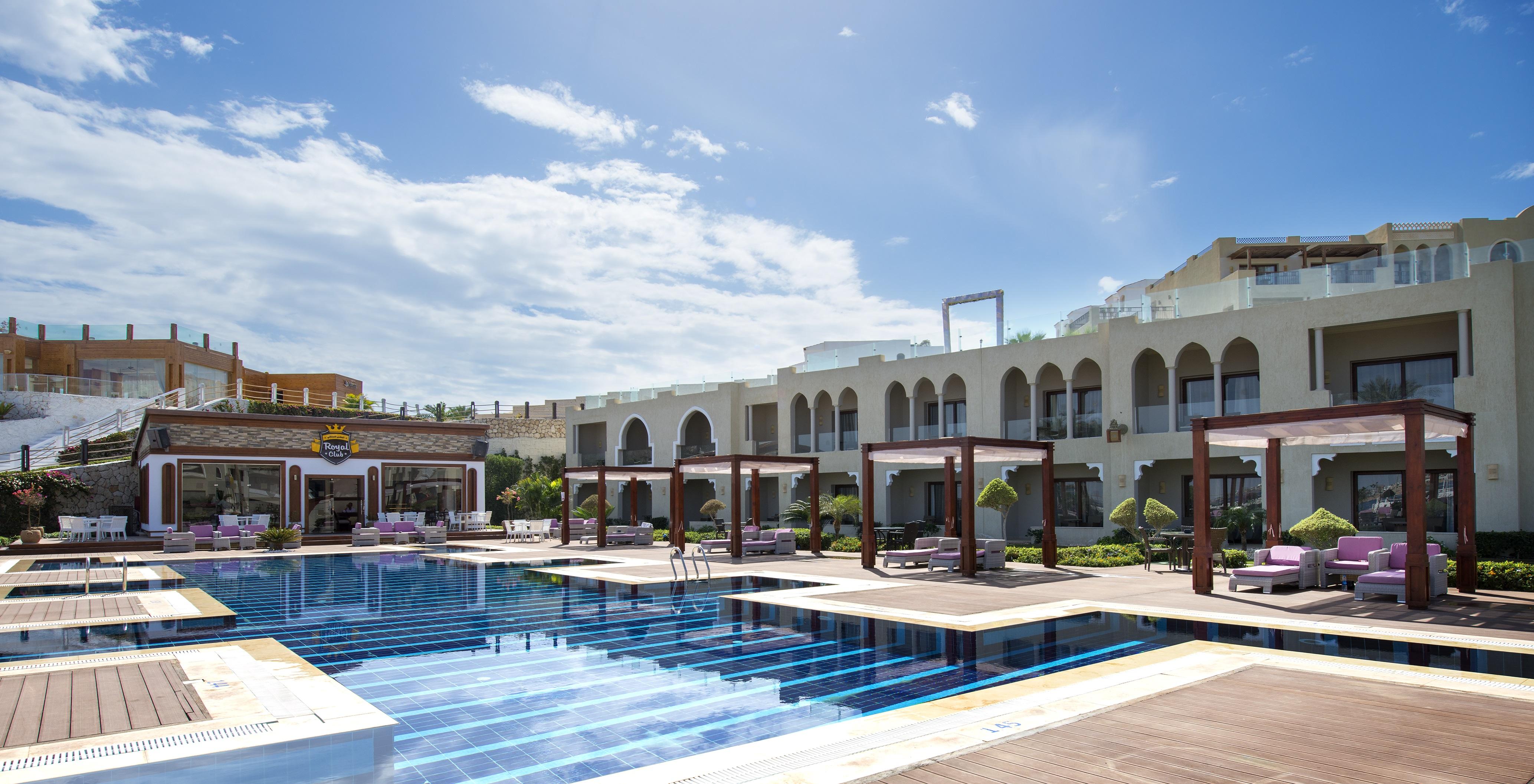 Sunrise Arabian Beach Resort Sharm el-Sheikh Exterior photo The hotel's swimming pool