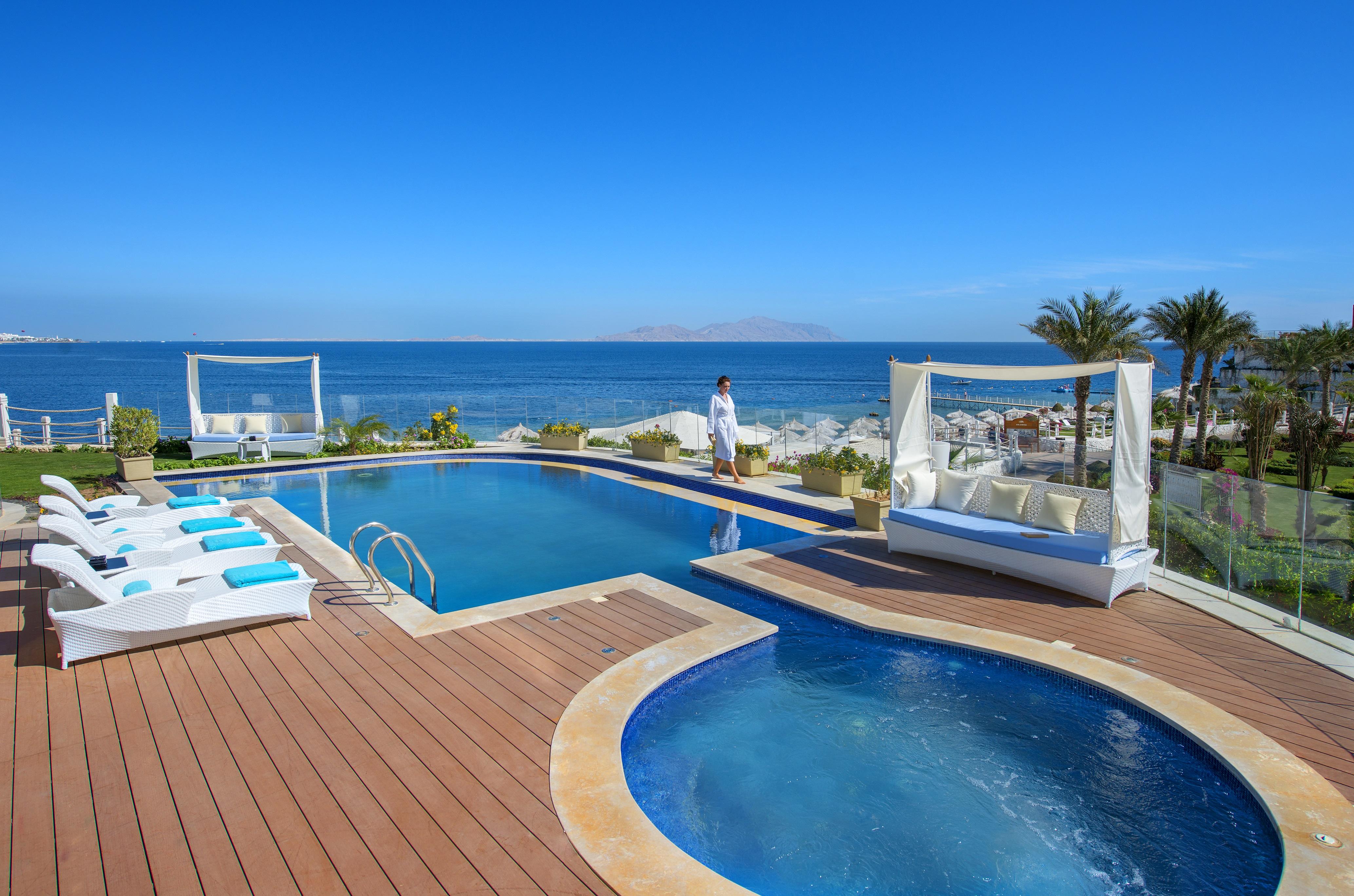 Sunrise Arabian Beach Resort Sharm el-Sheikh Exterior photo The swimming pool at the hotel